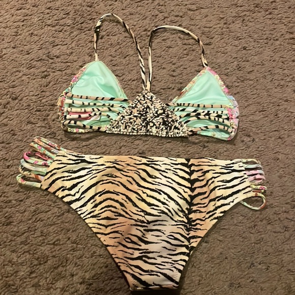 Victoria’s Secret cheeky bikini swimsuit XS - Picture 2 of 4